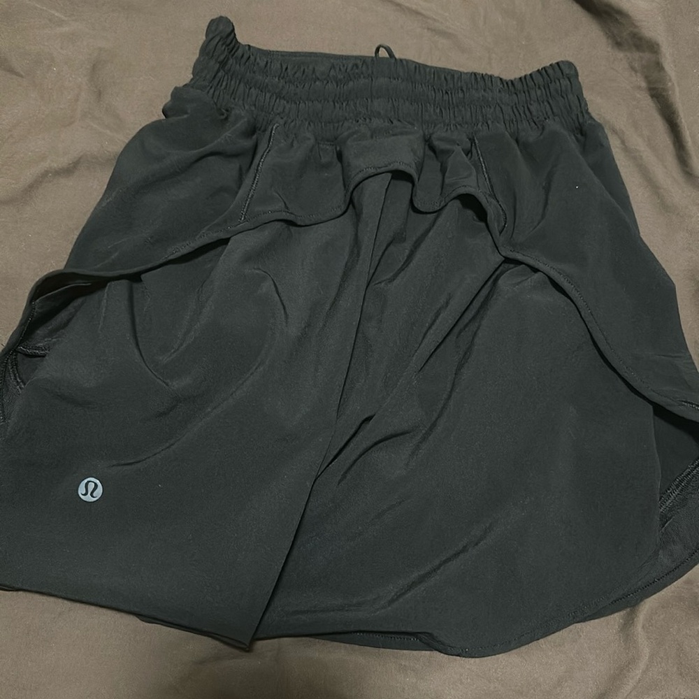 Brand new Lululemon skirt without tags never worn